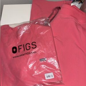 FIGS scrub set